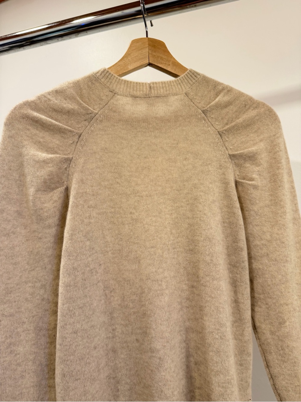 Cream Raglan-Sleeve Cashmere-Blend Crewneck Sweater - Picture 3 of 4